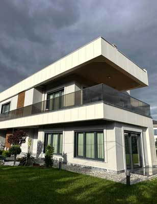 Balcony railing